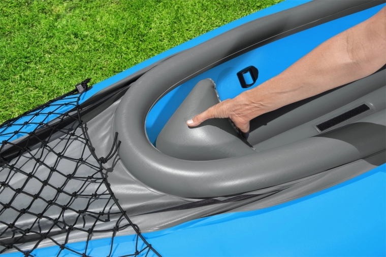 Udoben kokpit in praktične odlagalne mreže