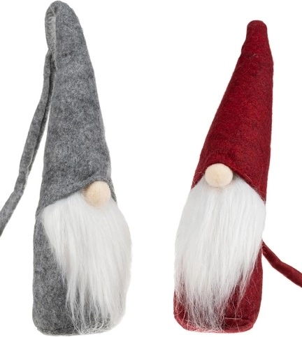 2 gnomes in the set, two color motifs