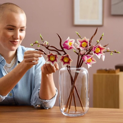 Prilagodljivo aranžiranje v vazo