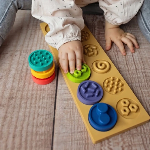 Veččutna igra s teksturami in barvami