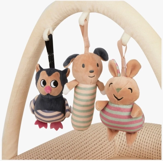 Removable play arch with animals