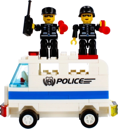 Dve akcijski policijski vozili