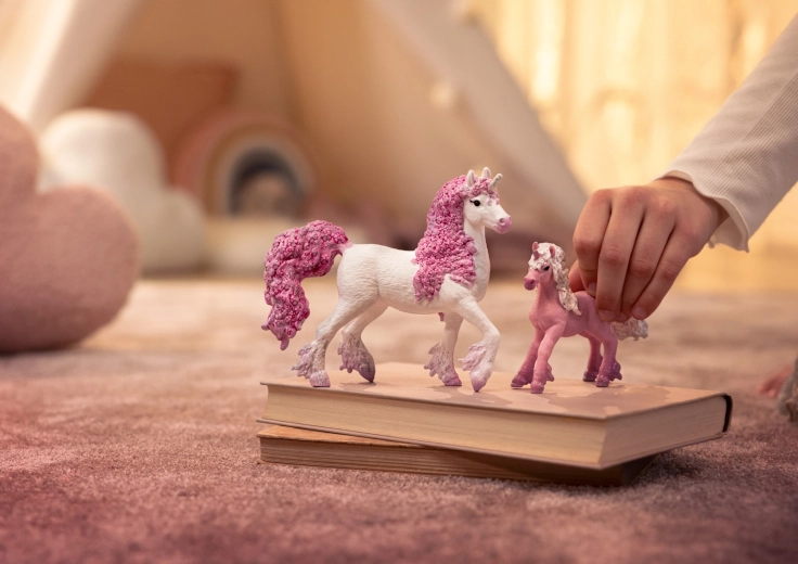 Spodbuja domišljijo in pripovedovanje zgodb