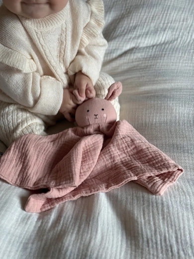 Lightweight and easy to hold for small hands