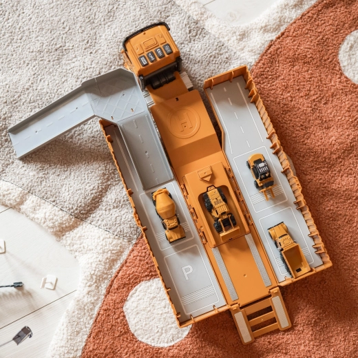 Raztegljivi TIR s parkiriščem in stabilizatorji