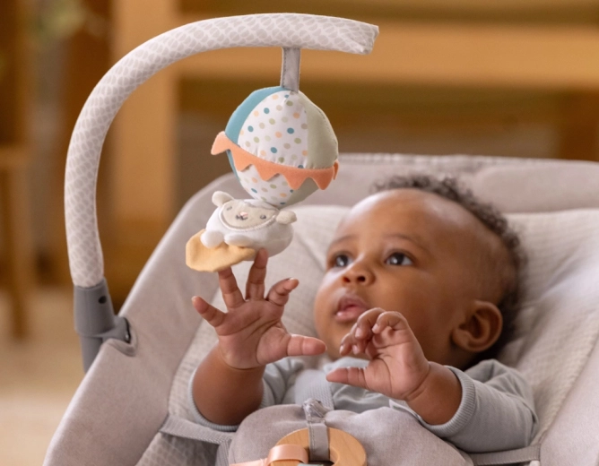 Zabaven mobil za razvoj čutov