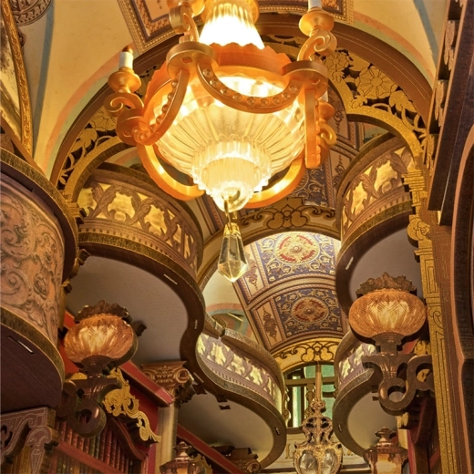 Razkošna knjižnica v miniaturi