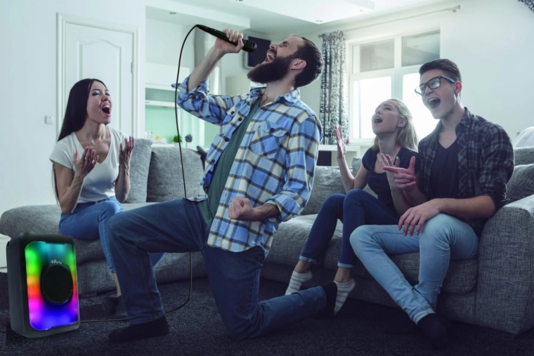 Karaoke zabava z mikrofonom