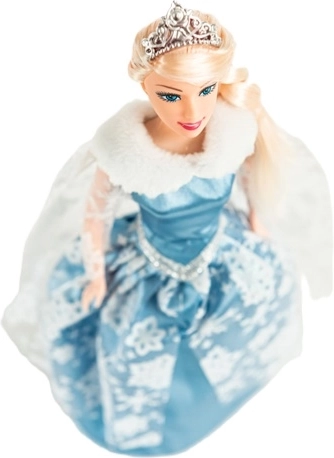 Royal accessories: cape and tiara