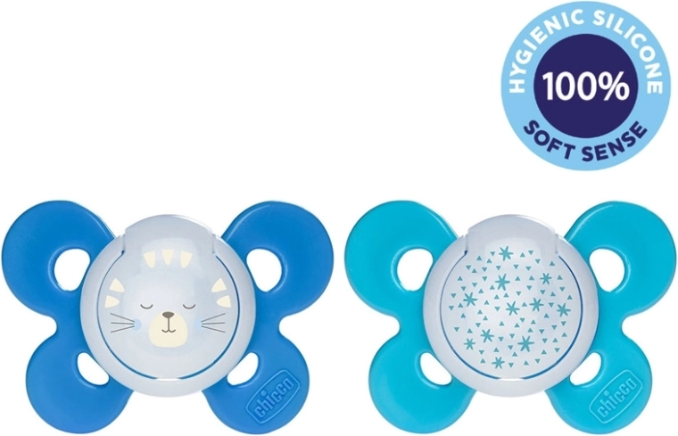 Chicco Physio Comfort silikonska nočna duda za dečke 16–36 mesecev, mačka in zvezde, 2 kosa