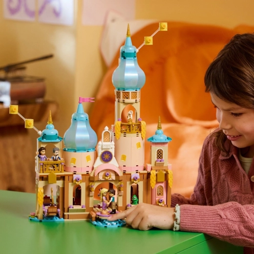 Interaktivne funkcije in čoln za 2 mini punčki
