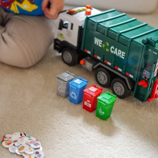 Učenje razvrščanja odpadkov skozi igro