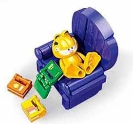 Sluban Garfield v naslanjaču sestavljanka