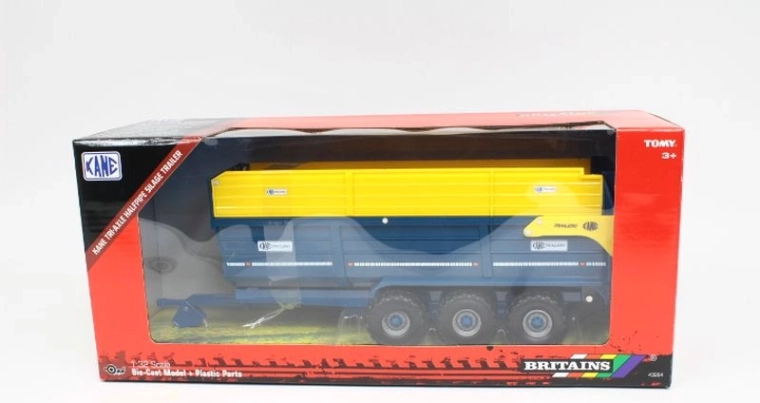 Britains Kane Tri-Axle Halfpipe Silage Trailer 1:32