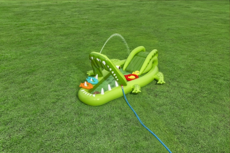 Vgrajena vodna prha za osvežujočo zabavo