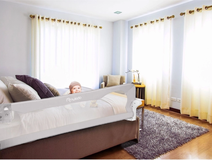 Trdna jeklena konstrukcija in zračna mrežica