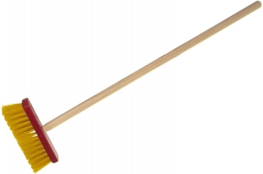 Teddies rdeči otroški metla z lesenim ročajem