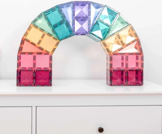 Pastelne barve in prosojen dizajn