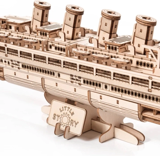 Podroben model izletniške ladje