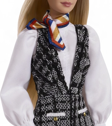 Razkošen pariški outfit v črno-beli
