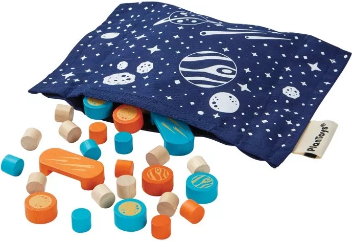 Practical storage: fabric that turns into a pouch