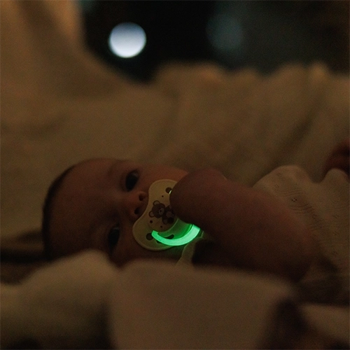 Nočni mir s svetlečim ročajem