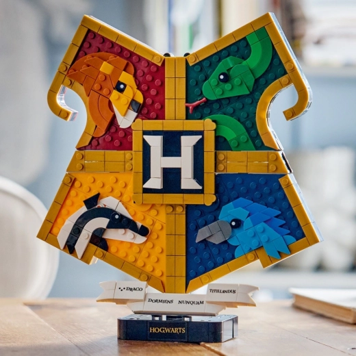 Skrita skrivališča z ikoničnimi artefakti