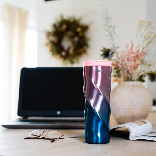 Varen preklopni pokrov s tesnilnim silikonom