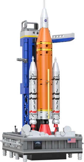 Realističen model rakete NASA Artemis SLS
