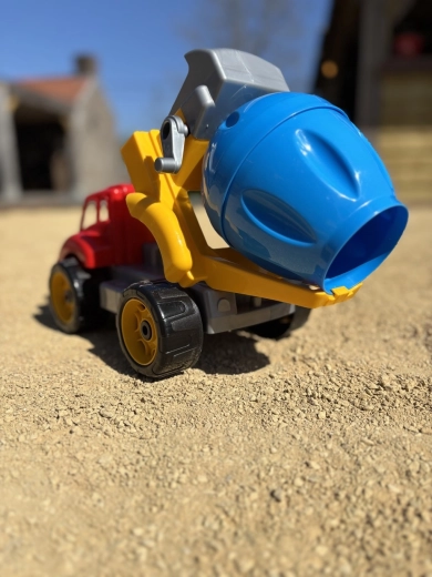 Large wheels for stability on different surfaces