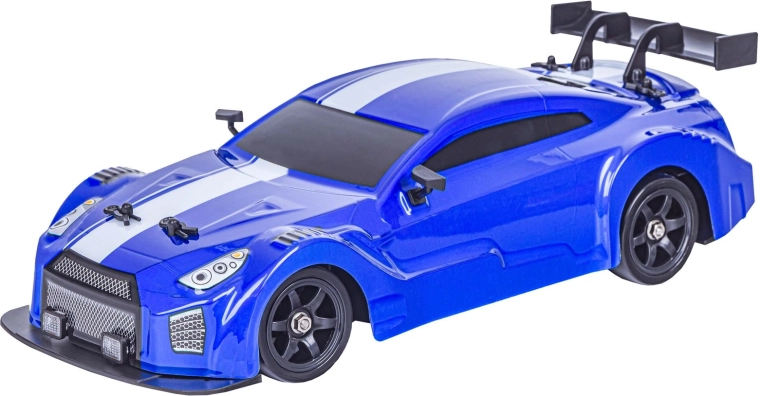 Dva kompleta koles in športna karoserija Nissan GTR