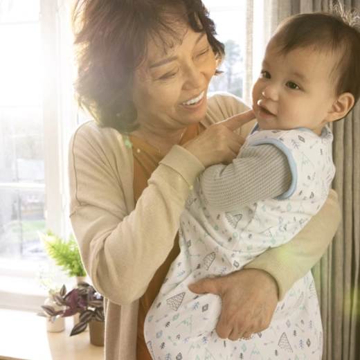 Preprosto nočno previjanje zahvaljujoč dolgi zadrgi