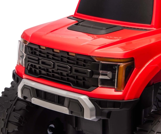 Realističen dizajn Ford F-150 Raptor in LED luči