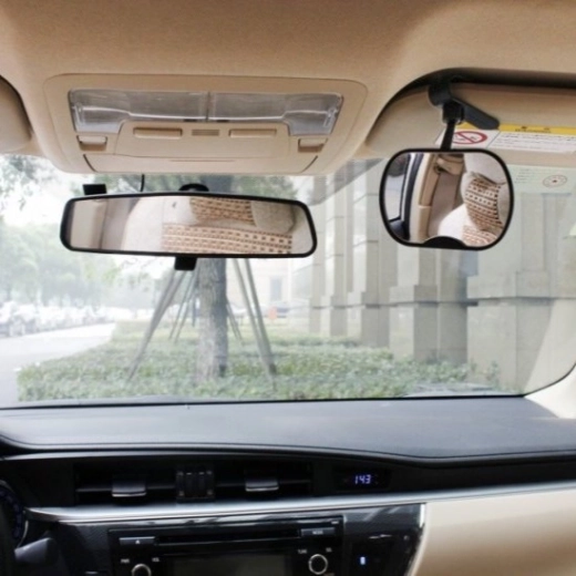 Širokokoten pregled zahvaljujoč izbočenemu steklu