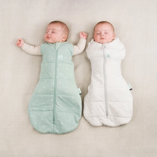 2-in-1: swaddle and sleeping bag in one