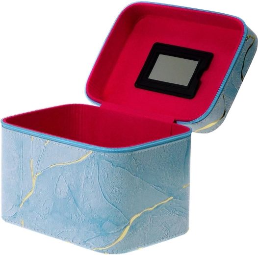 Built-in mirror inside the case