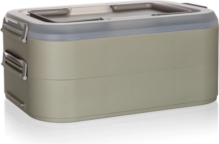 Dve prostorni nadstropji za maksimalno organizacijo