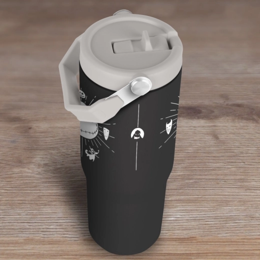 Zapiralni pokrov s pítkom proti polivanju