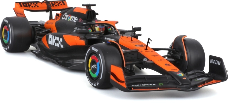 realistične nalepke in moštvene barve