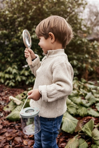 Transparent container for easy observation