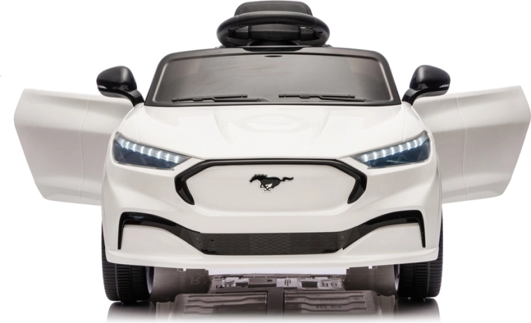 Realistična LED osvetlitev in športni videz