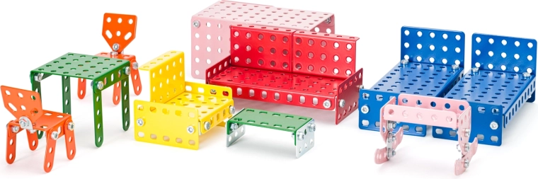 Realistično pohištvo iz trdnega kovinskega materiala