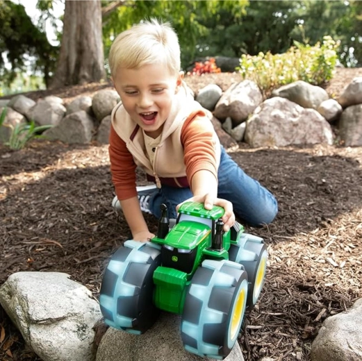 Velika terenska kolesa za igro doma in na prostem