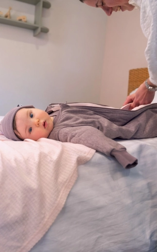 Easy diaper changing thanks to the zipper with 3 sliders