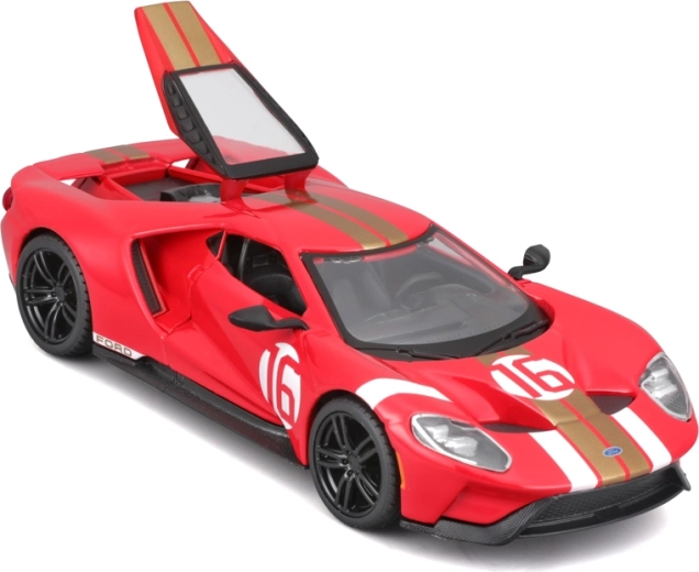 Odpirajoča se vrata in podroben interier