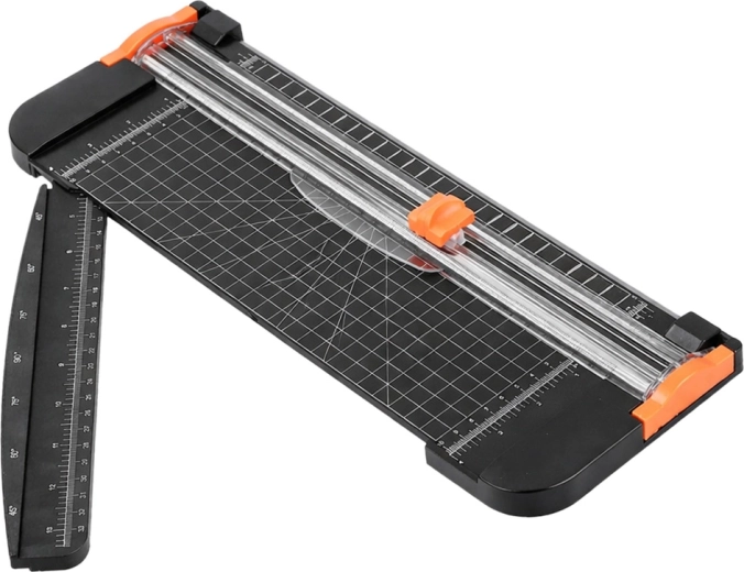 Varen pomični nož v prozorni letvi