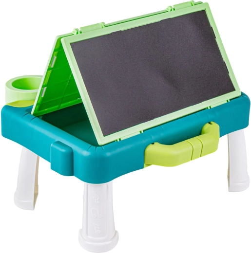 V hipu iz table nastane praktična mizica