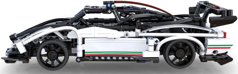 Realističen dirkalni dizajn