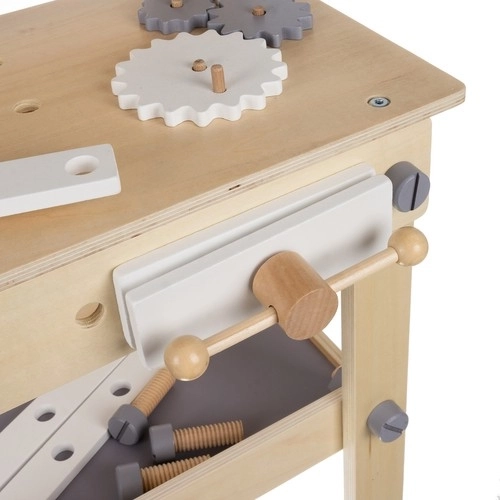 Real tools for imagination and motor skills