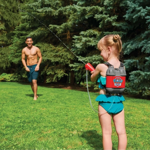 Močan vodni curek do 9 metrov